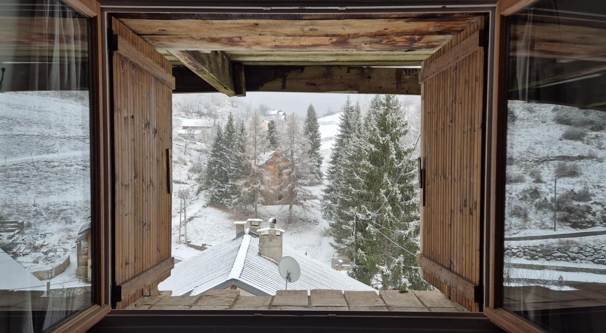 Sur Un Petit Nuage Villa Roubion Exteriör bild
